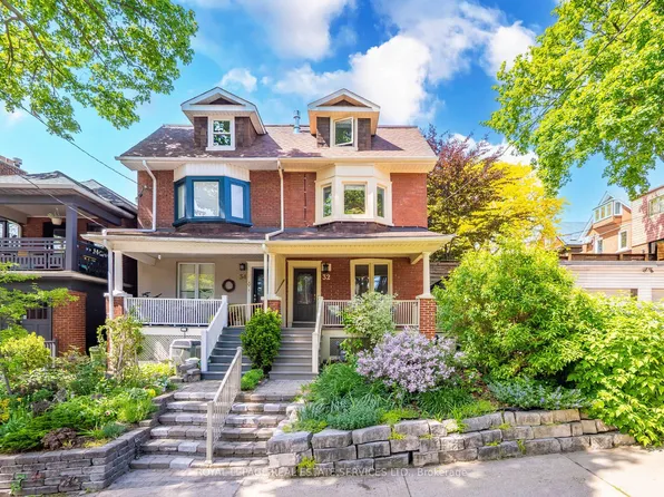 32 Hillsview Ave, Toronto, ON M6P 1J5