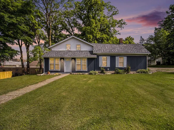 207 E Jefferson St, Cassopolis, MI 49031