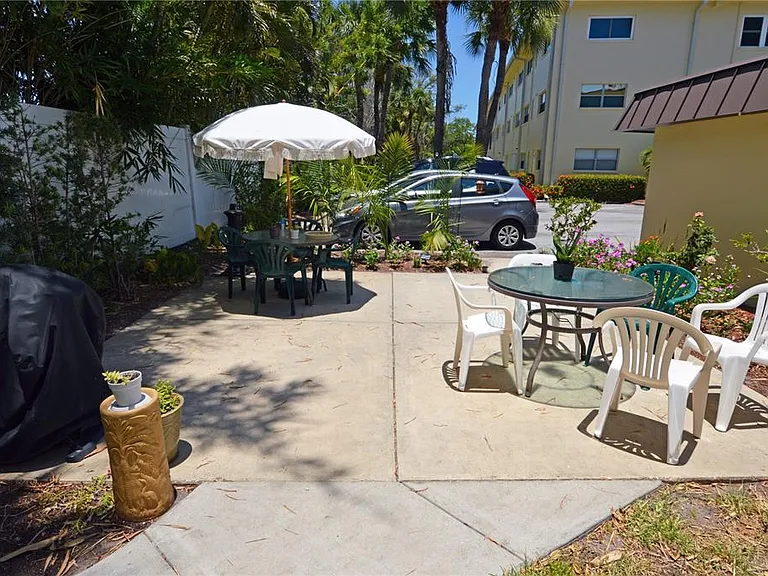 4700 Cove Cir #107 — Photo 53