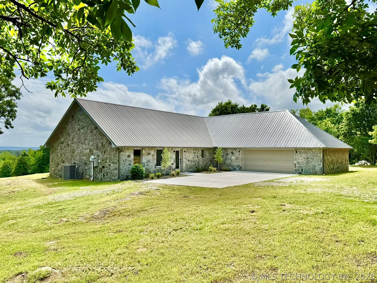 5 bed, 3.5 bath, 2310 sqft, $10,000 — Photo 2
