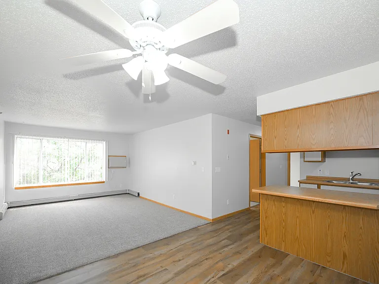 Oak Hills Manor — Photo 9