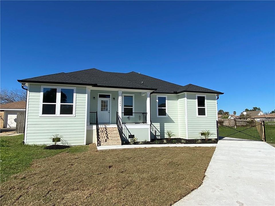 1st image of 11341 N Parkwood Cir