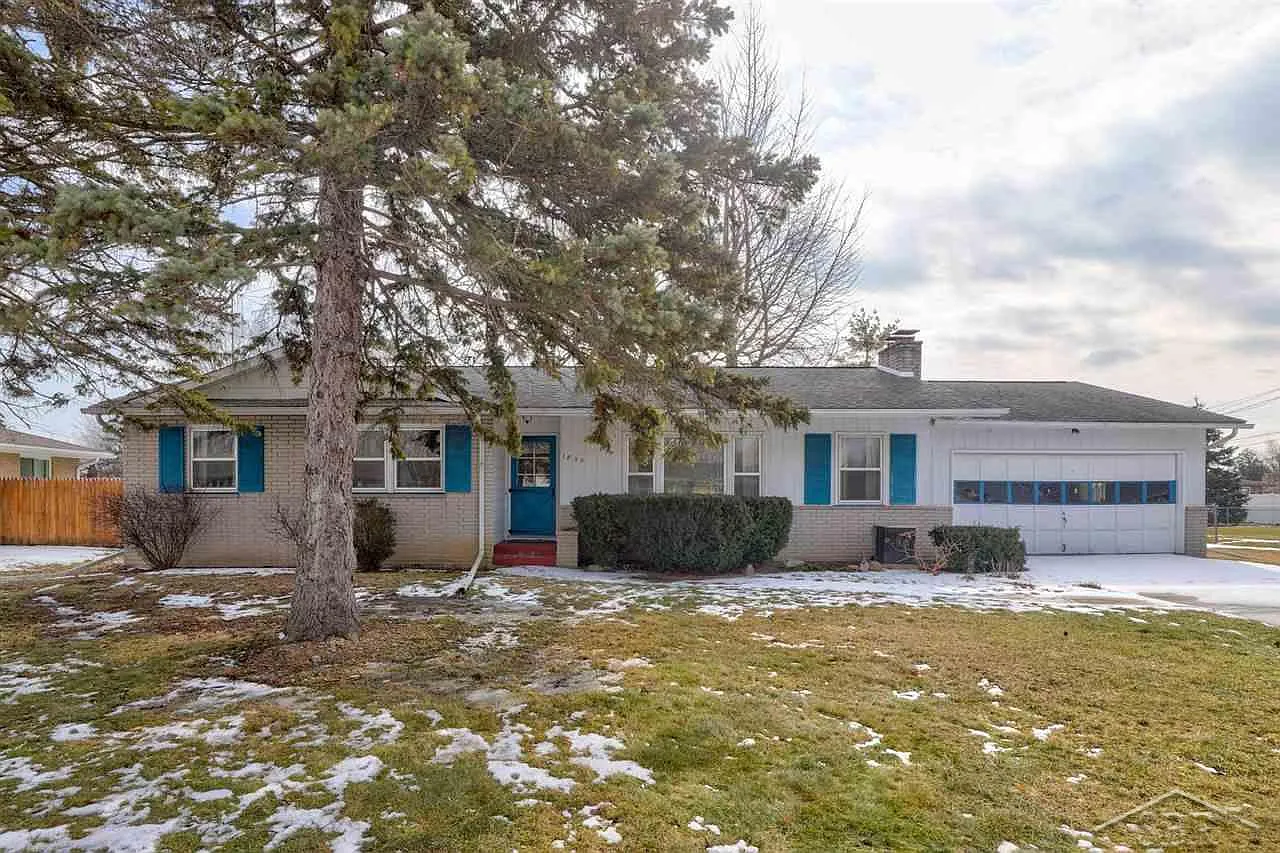 1853 Englewood Dr photo 1