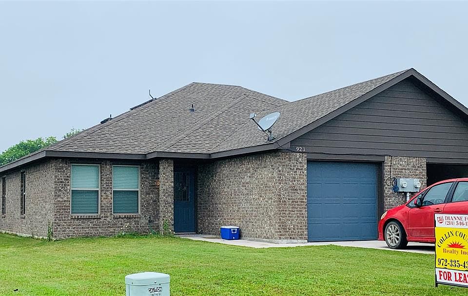 1st image of 923 Robineta Ln