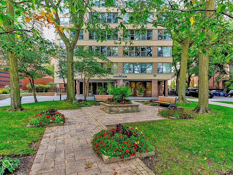2970 N Lake Shore Dr #4A — Photo 2