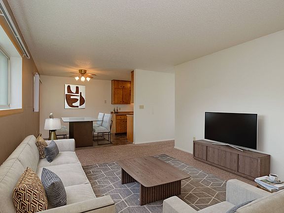 Fargo, ND Country Club Apartments | Living
