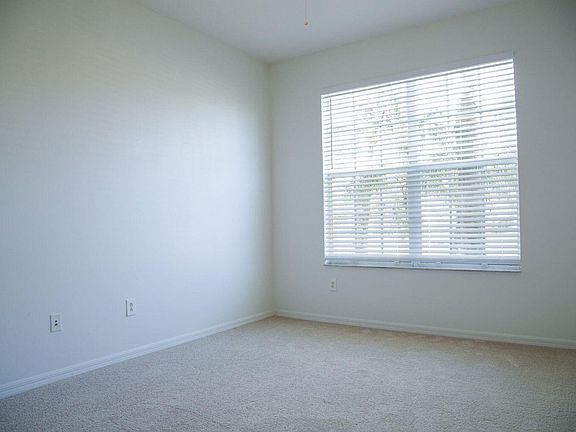 3rd image of 9772 SW GLENBROOK Drive