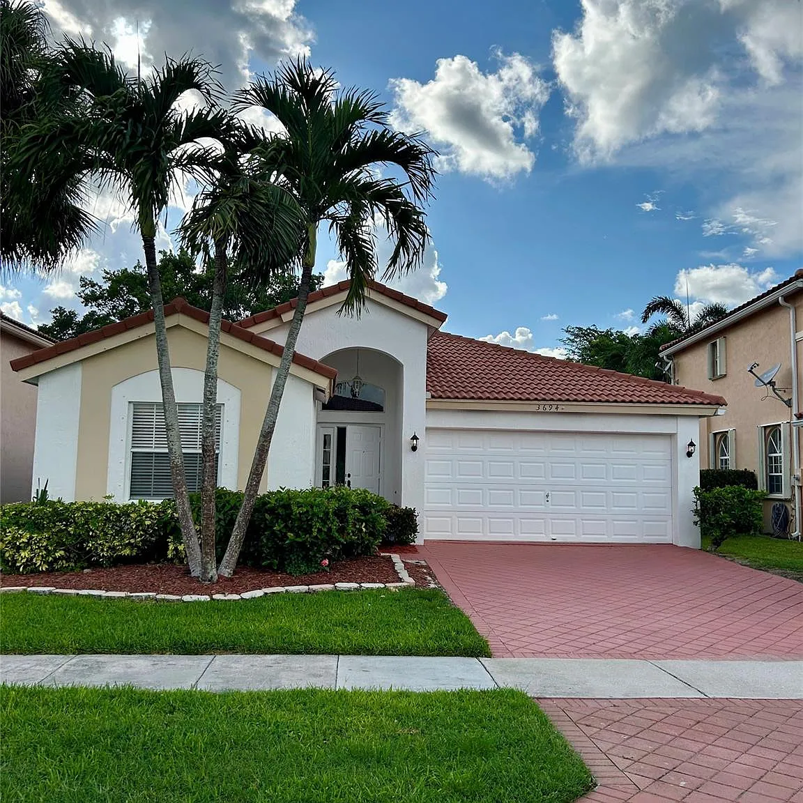 3 bed, 2.0 bath, 1921 sqft, $3,600 — Photo 1