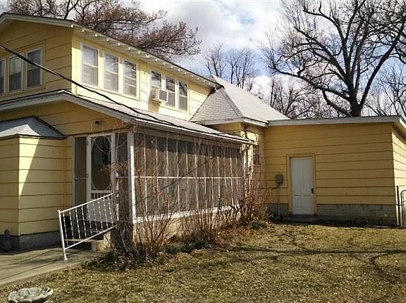 2nd image of 327 S Vermont Ave