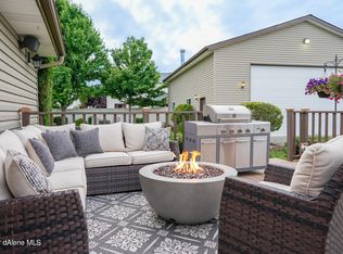 9123 N Great Hall Dr, Hayden Lake, ID 83835