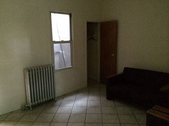 3rd image of 21873 Hempstead Ave