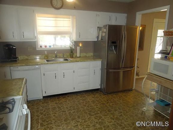 5th image of 1068 Maplewood Ct