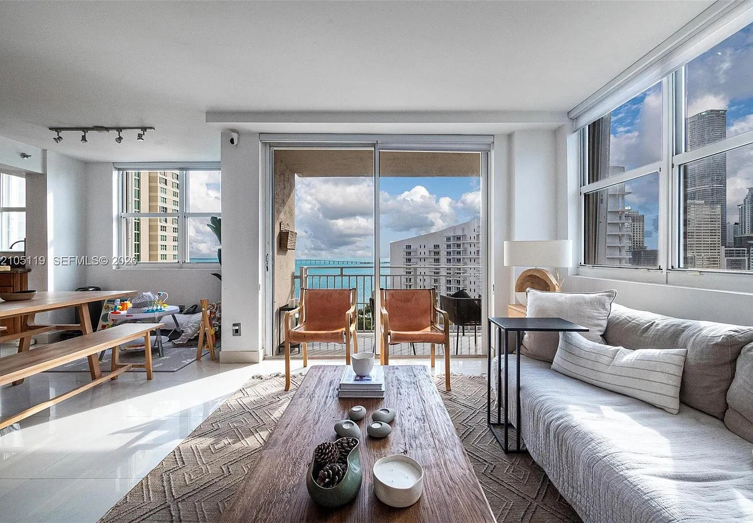 Isola Condo — Photo 4
