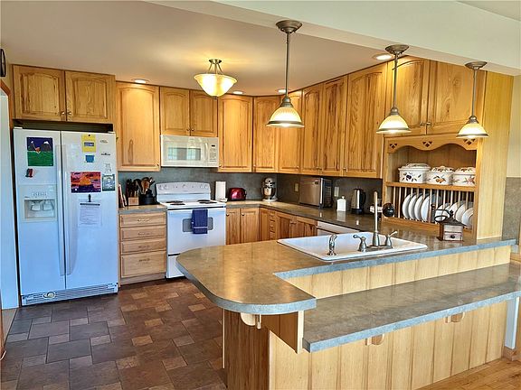 5th image of 143 Burdick Medbury Rd
