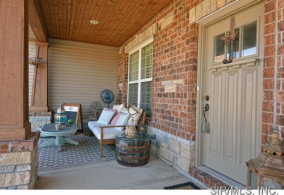 3rd image of 917 Stone Briar Dr