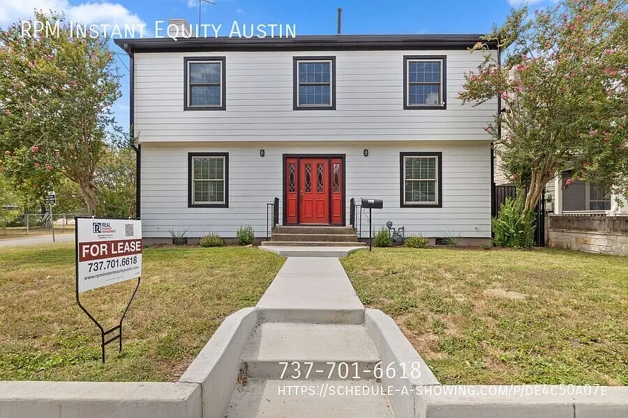 1013 E 38th 1/2 St