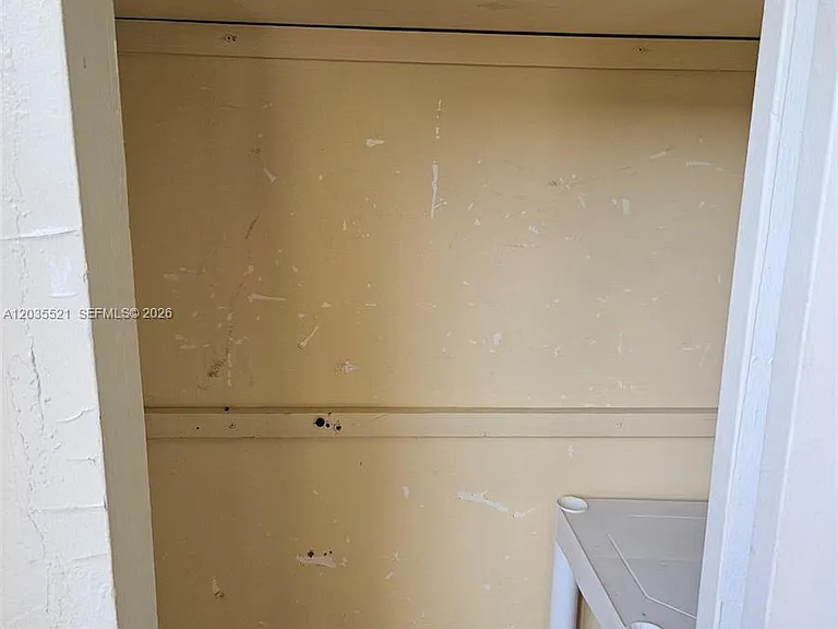 709 NE 4th Ct #6 — Photo 7