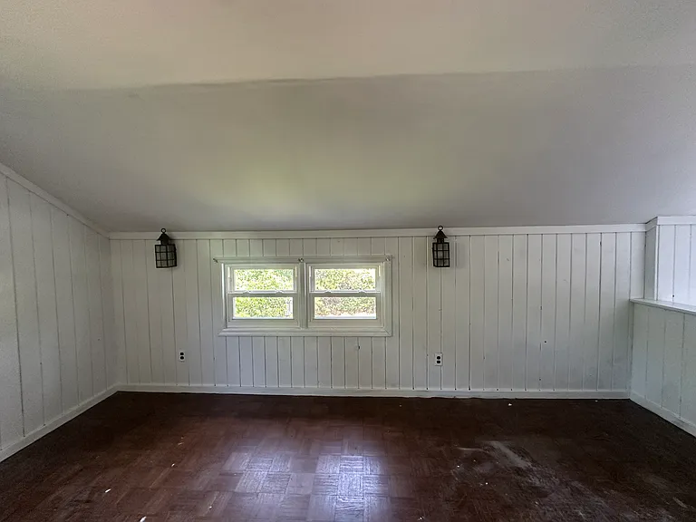 Bedroom 4 (Upstairs)