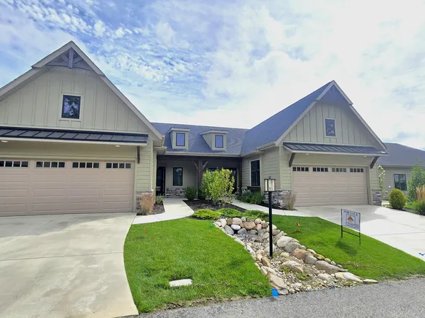 1918 W Woodglen Cir, Valparaiso, IN 46383