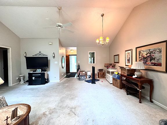 4th image of 673 Brook Dr