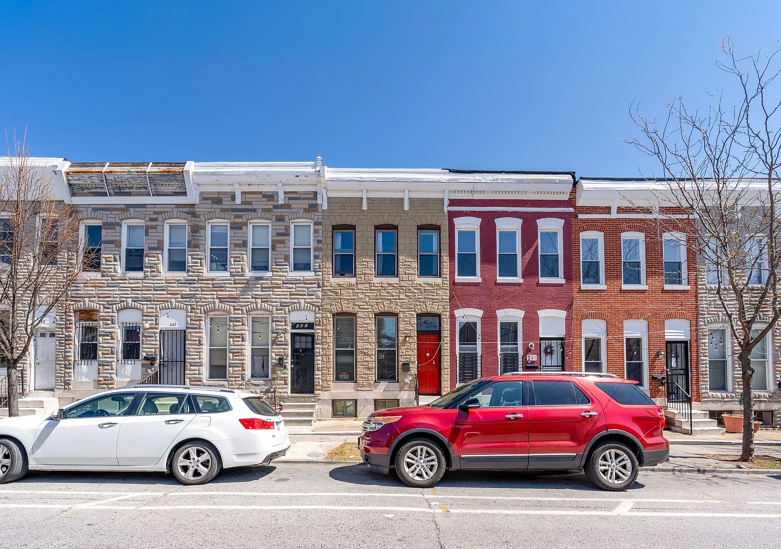 443 N Milton Avenue - 4-Bedroom, 2-Bathroom Townhouse — Photo 2
