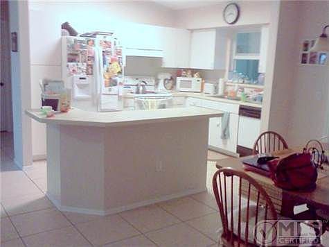 4th image of 542 SE Thanksgiving Ave