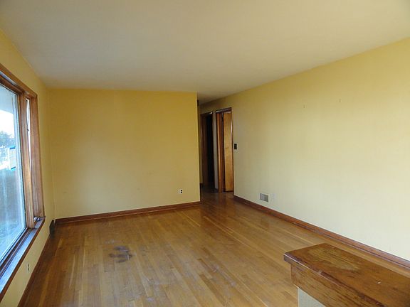 3rd image of 113 Fernwood Ave