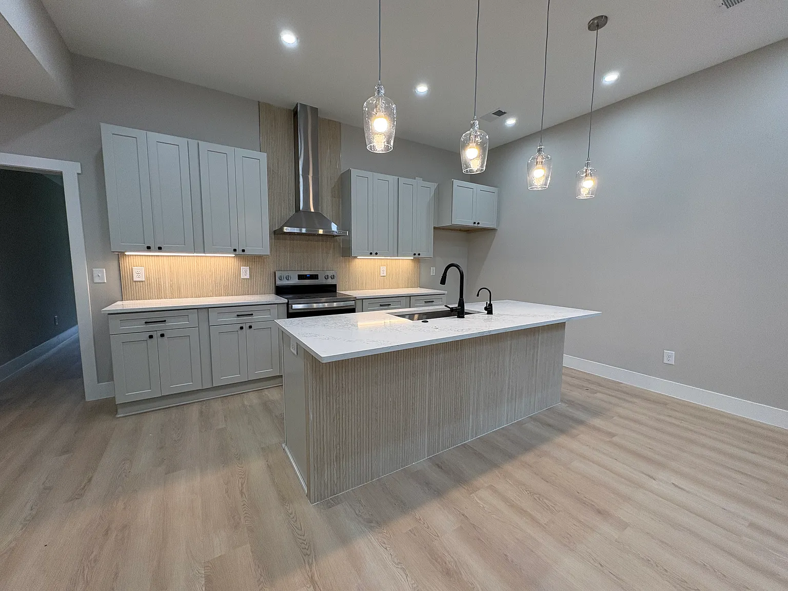 3 bed, 2.5 bath, 1692 sqft, $1,980 — Photo 3