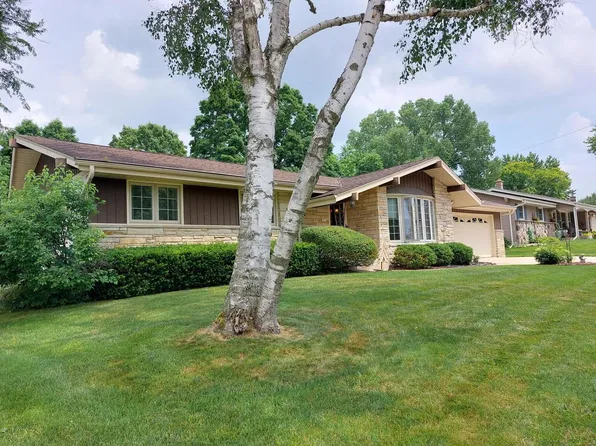 1011 Decker DRIVE, West Bend, WI 53090