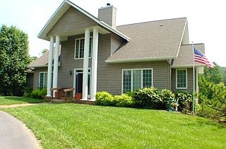 2nd image of 2 Knoll Dr