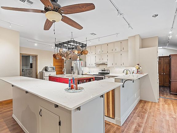 4th image of 920 Palm Dr