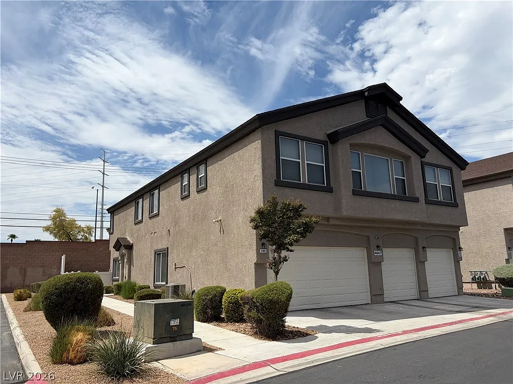 3 bed, 2.5 bath, 1562 sqft, $1,850 — Photo 3