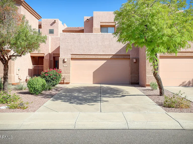 1404 W Weatherby Way — Photo 2