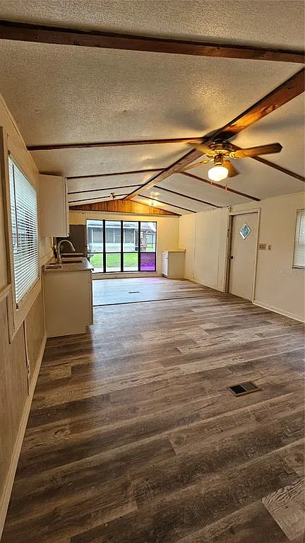 2 bed, 1.0 bath, 732 sqft, $1,100 — Photo 3