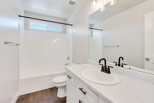 261 W 630 N — Photo 14