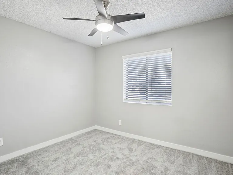 Addison Court — Photo 11