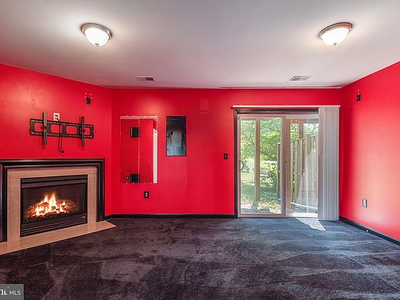 5th image of 102 Blossom Ln