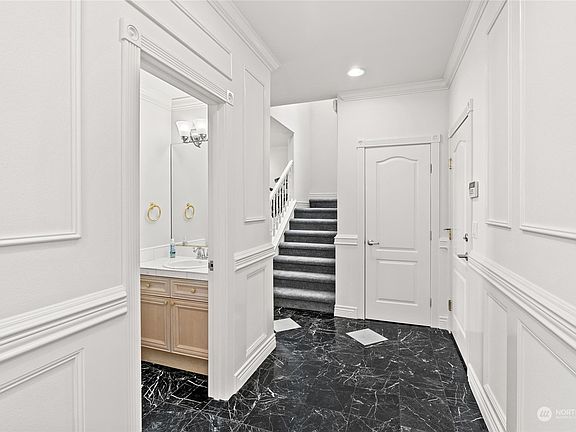 5th image of 1102 Bellevue Way SE #1