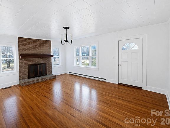 3rd image of 2806 Glendale Ave