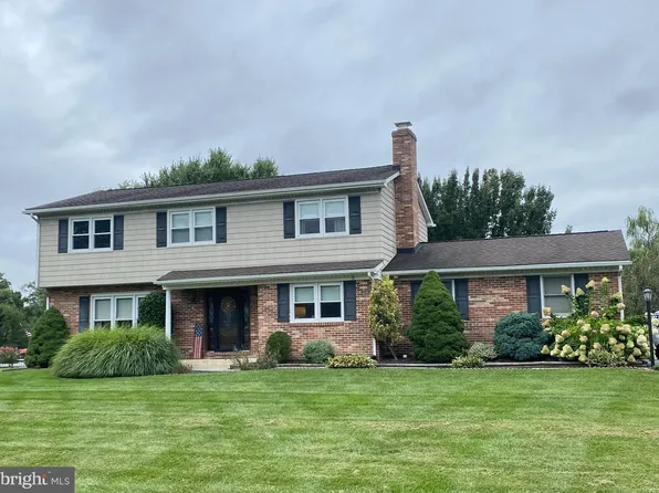 4 Dorothy Dr, Bear, DE 19701