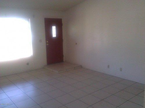 5th image of 3027 E Grove Ave