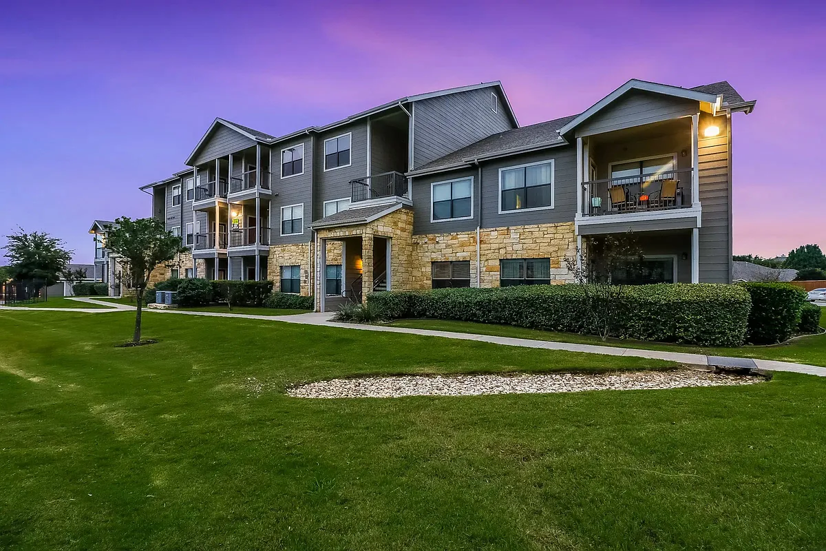 Building Photo - Republic Deer Creek