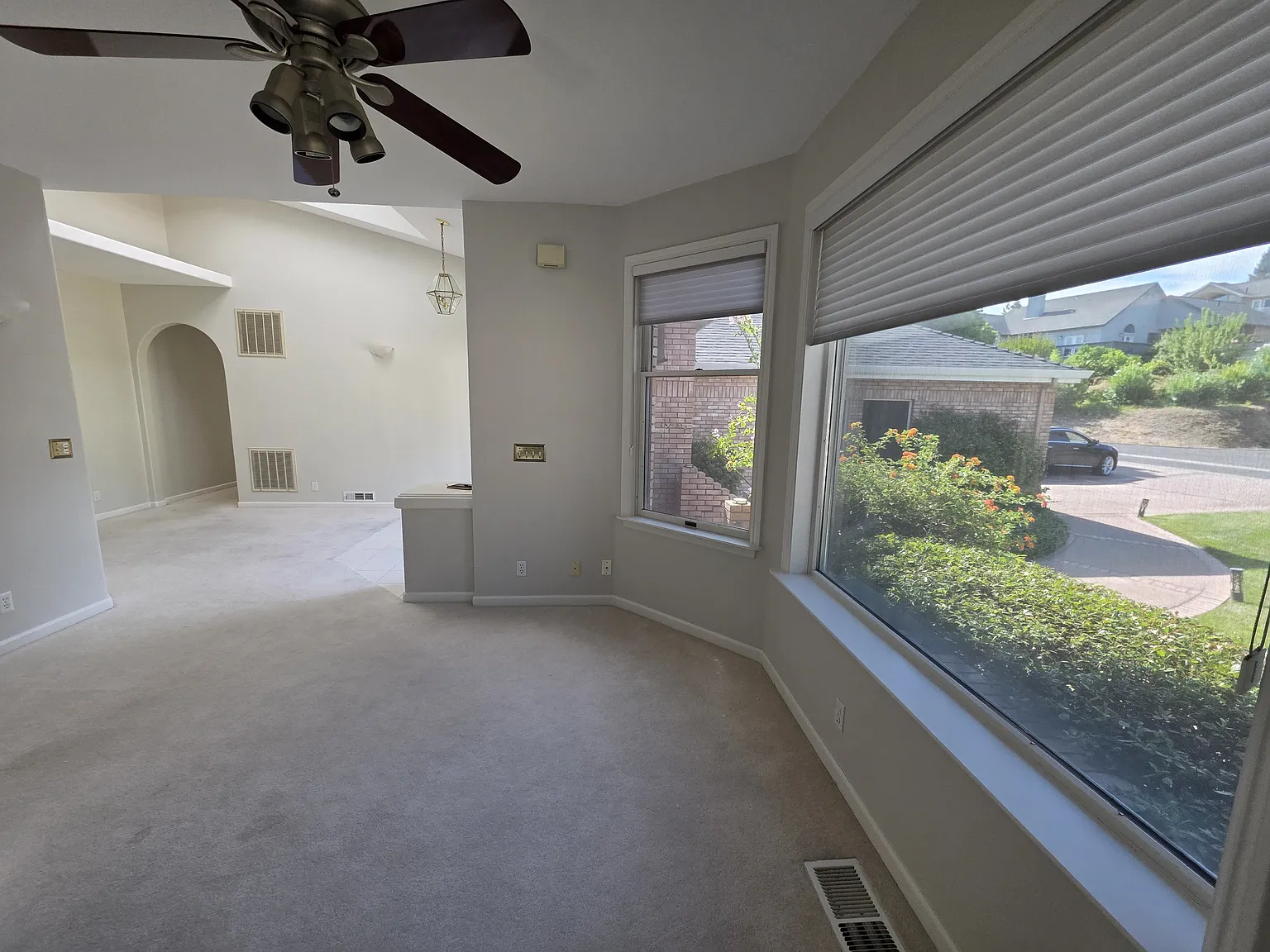 3 bed, 2650 sqft, $3,200 — Photo 3