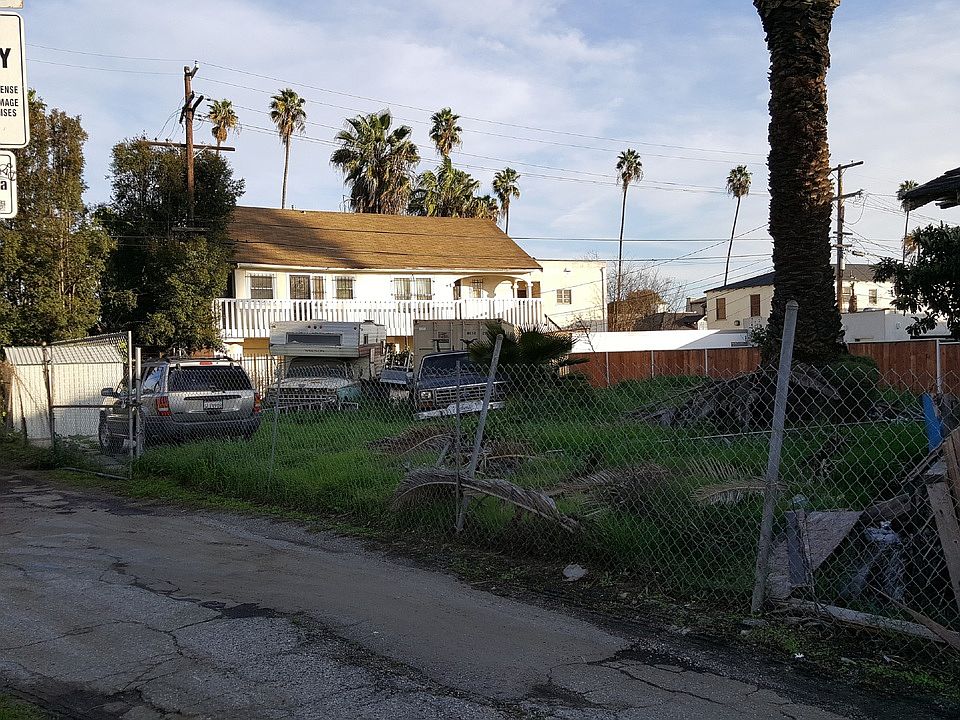2nd image of 1416 S Sycamore Ave