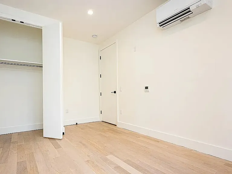 260 Gold St #1008 — Photo 12