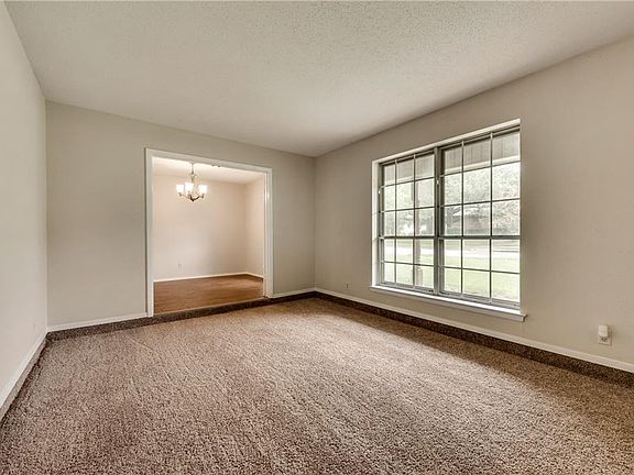 4th image of 2206 Saint Claire Dr