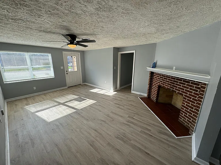 398 N Columbus St — Photo 5
