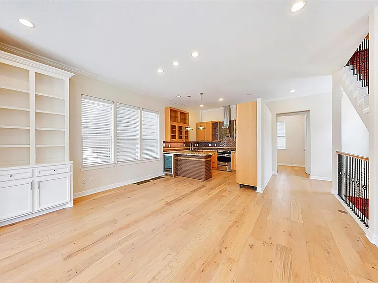 2104 State St — Photo 3