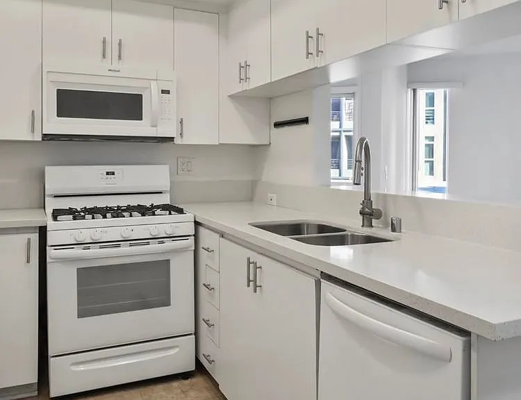1828 Purdue Ave #201 — Photo 6