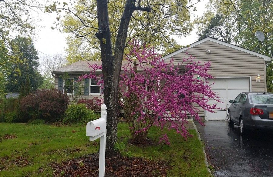 1st image of 129 Dahlia Dr